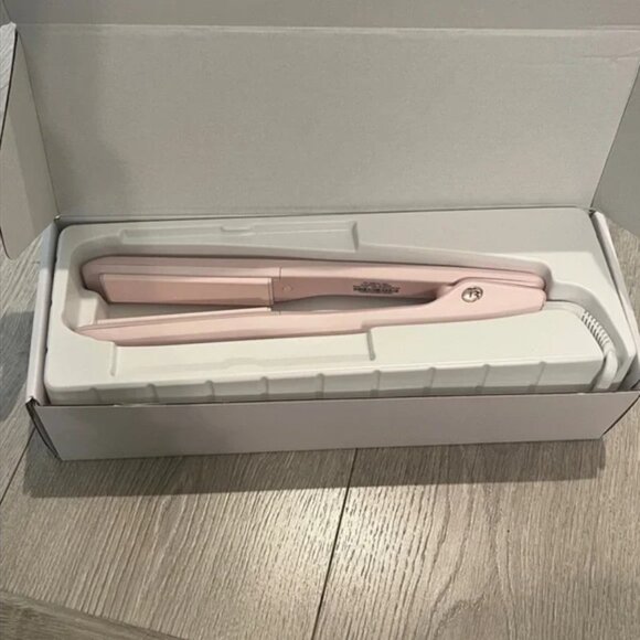 BNIB T3 SinglePass Ceramic 1" Flat Iron, Hair Straightener - Picture 7 of 7